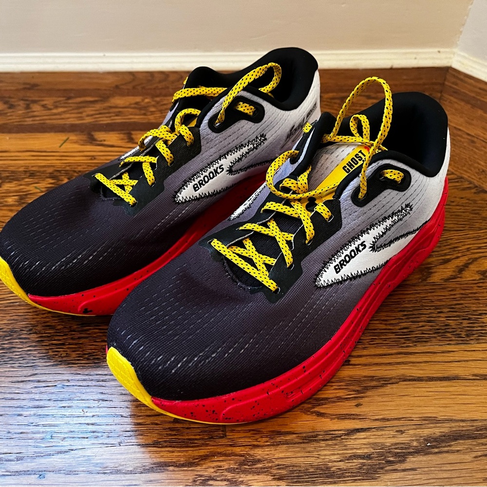 Brook’s Ghost Max 2 runDisney Mickey Mouse size 9 men’s